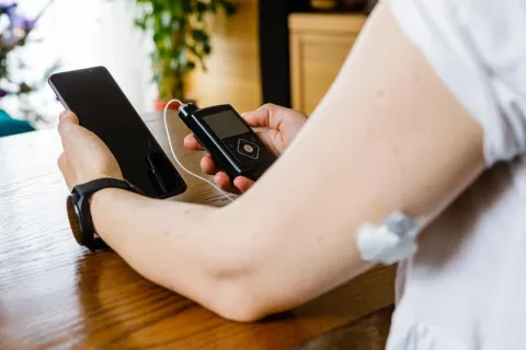 Dual-Hormone Automation Lowers Hypoglycemia Rescue