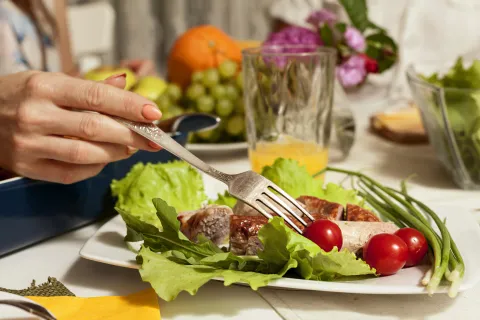 Nudge-Based Diet Intervention Shows Short-Term Activity Spillover