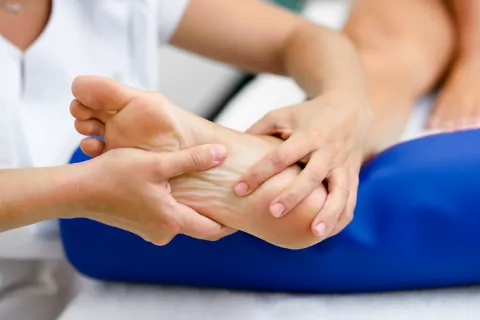 Obesity and MetS Mark Higher Neuropathy Risk in Early T2DM 