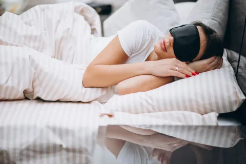 Weekday Sleep Duration Shows Nonlinear Association With eGDR